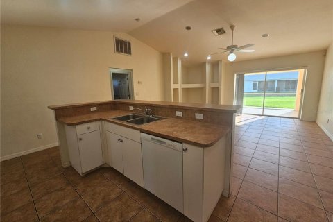 Appartement à louer à Cape Coral, Floride: 2 chambres, 125.79 m2 № 2383908 - photo 7