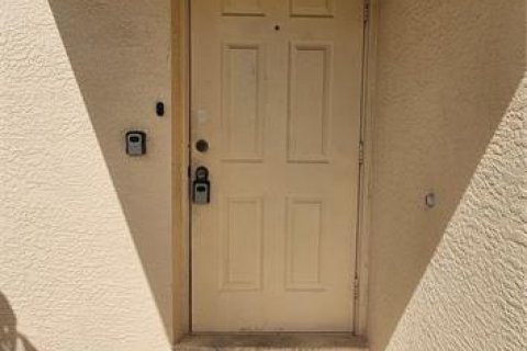 Appartement à louer à Cape Coral, Floride: 2 chambres, 125.79 m2 № 2383908 - photo 2