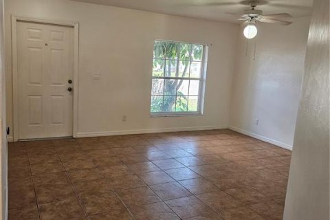 Appartement à louer à Cape Coral, Floride: 2 chambres, 125.79 m2 № 2383908 - photo 3