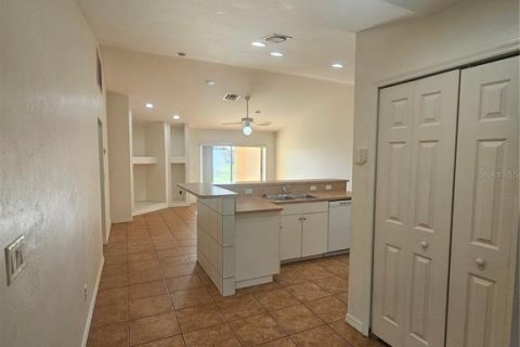 Appartement à louer à Cape Coral, Floride: 2 chambres, 125.79 m2 № 2383908 - photo 4