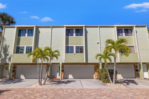 Touwnhouse à vendre à Treasure Island, Floride: 3 chambres, 197.88 m2 № 1574359 - photo 2