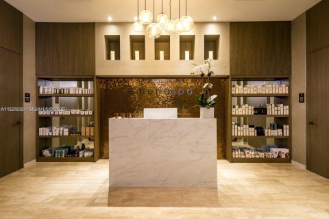 Condo in Hollywood, Florida, 2 bedrooms  № 2059988 - photo 27