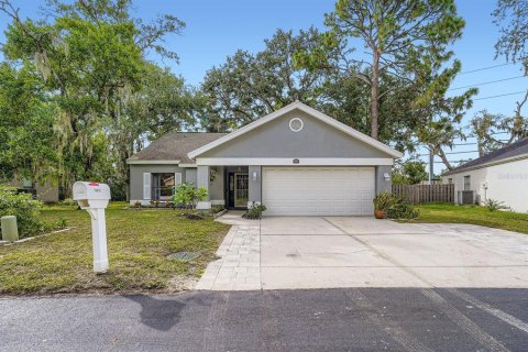 House in New Port Richey, Florida 3 bedrooms, 132.11 sq.m. № 1825256 - photo 3