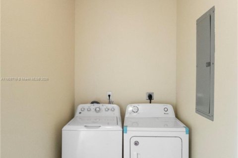 Casa en venta en Pompano Beach, Florida, 3 dormitorios, 160.81 m2 № 1965526 - foto 10