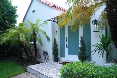 Villa ou maison à louer à Miami, Floride: 2 chambres, 105.54 m2 № 2273401 - photo 3