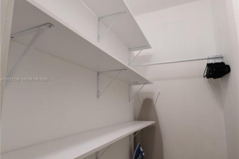 Villa ou maison à louer à Miami, Floride: 2 chambres, 105.54 m2 № 2273401 - photo 15