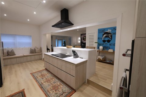 Villa ou maison à louer à Miami, Floride: 2 chambres, 105.54 m2 № 2273401 - photo 4