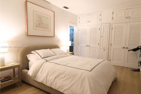 Villa ou maison à louer à Miami, Floride: 2 chambres, 105.54 m2 № 2273401 - photo 21