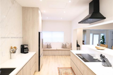 Villa ou maison à louer à Miami, Floride: 2 chambres, 105.54 m2 № 2273401 - photo 11