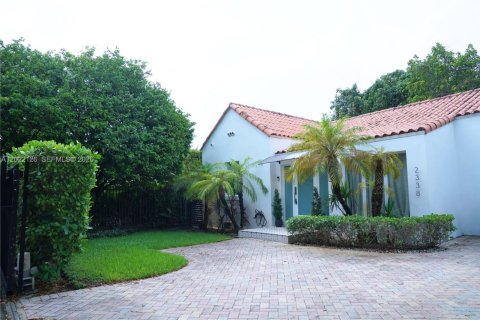 Villa ou maison à Miami, Floride 2 chambres, 105.54 m2 № 2273401