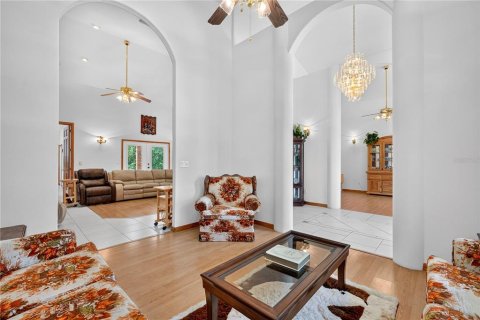 Купить виллу или дом в Эджуотер, Флорида 8 комнат, 250.74м2, № 2227194 - фото 12