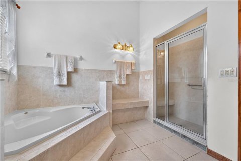 Купить виллу или дом в Эджуотер, Флорида 8 комнат, 250.74м2, № 2227194 - фото 28