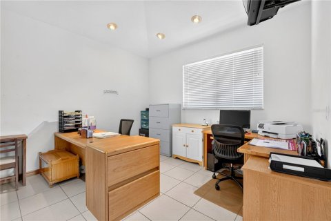 Купить виллу или дом в Эджуотер, Флорида 8 комнат, 250.74м2, № 2227194 - фото 22