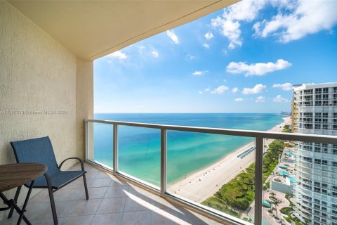 Condo in Sunny Isles Beach, Florida, 2 bedrooms  № 1859948 - photo 13
