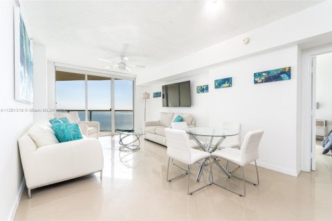 Condo in Sunny Isles Beach, Florida, 2 bedrooms  № 1859948 - photo 3