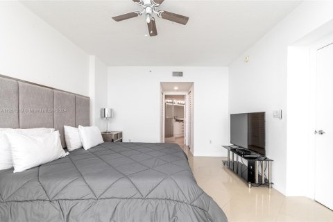 Condo in Sunny Isles Beach, Florida, 2 bedrooms  № 1859948 - photo 12