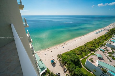 Condo in Sunny Isles Beach, Florida, 2 bedrooms  № 1859948 - photo 15
