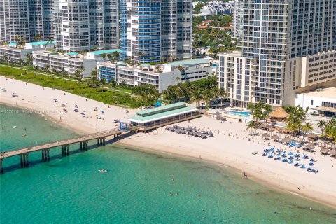 Condo in Sunny Isles Beach, Florida, 2 bedrooms  № 1859948 - photo 29
