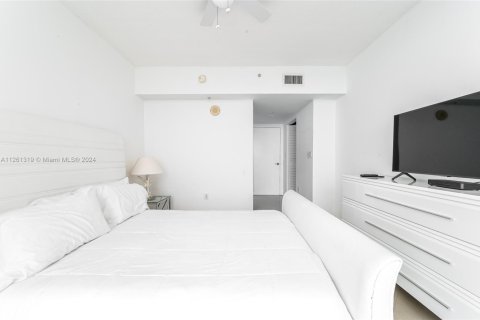 Condo in Sunny Isles Beach, Florida, 2 bedrooms  № 1859948 - photo 21