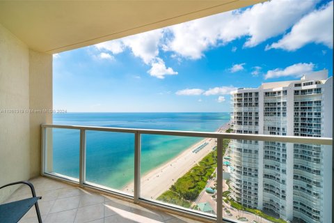 Condo in Sunny Isles Beach, Florida, 2 bedrooms  № 1859948 - photo 1