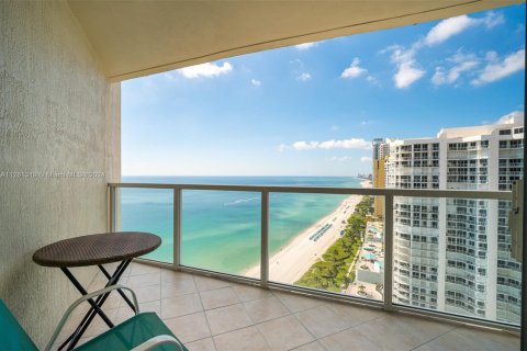 Condo in Sunny Isles Beach, Florida, 2 bedrooms  № 1859948 - photo 18