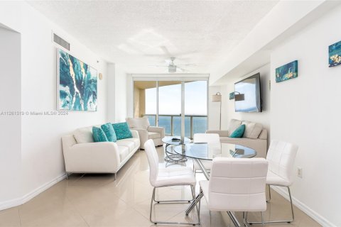 Condo in Sunny Isles Beach, Florida, 2 bedrooms  № 1859948 - photo 4