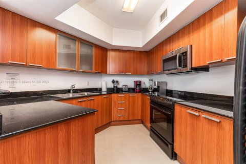 Condo in Sunny Isles Beach, Florida, 2 bedrooms  № 1859948 - photo 6