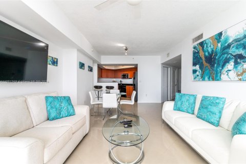 Condo in Sunny Isles Beach, Florida, 2 bedrooms  № 1859948 - photo 5
