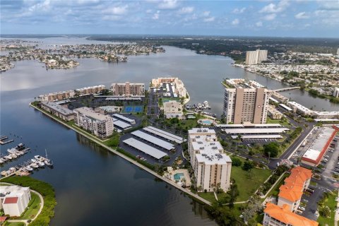 Condo in South Pasadena, Florida, 1 bedroom  № 1838254 - photo 1