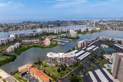 Condo in South Pasadena, Florida, 1 bedroom  № 1838254 - photo 2
