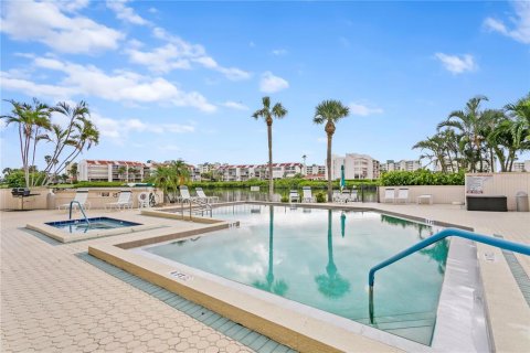 Condo in South Pasadena, Florida, 1 bedroom  № 1838254 - photo 18