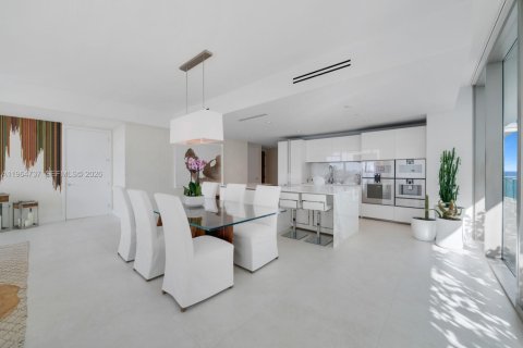 Condo in Bal Harbour, Florida, 2 bedrooms № 2081141 - photo 9