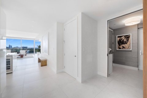 Condo in Bal Harbour, Florida, 2 bedrooms № 2081141 - photo 5