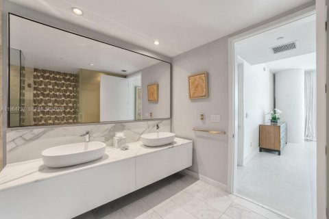 Condo in Bal Harbour, Florida, 2 bedrooms № 2081141 - photo 21