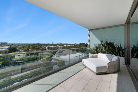 Condo in Bal Harbour, Florida, 2 bedrooms № 2081141 - photo 4