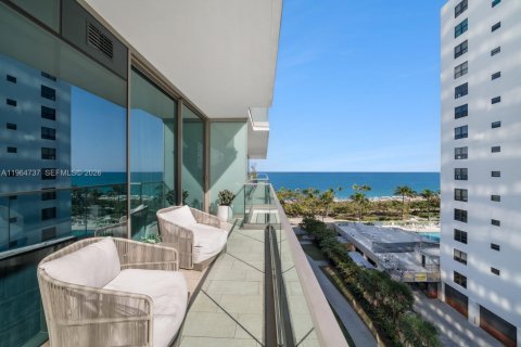 Condo in Bal Harbour, Florida, 2 bedrooms № 2081141 - photo 3