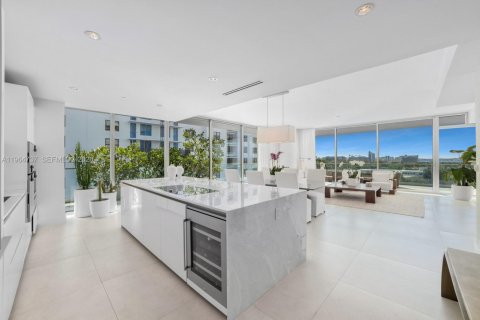 Condo in Bal Harbour, Florida, 2 bedrooms № 2081141 - photo 11