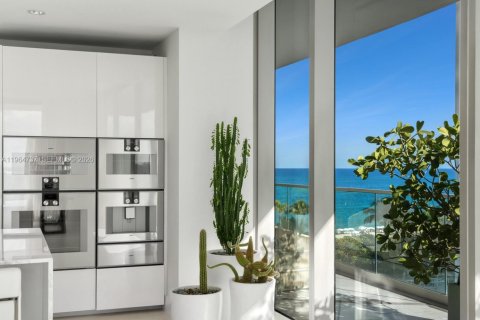 Condo in Bal Harbour, Florida, 2 bedrooms № 2081141 - photo 15