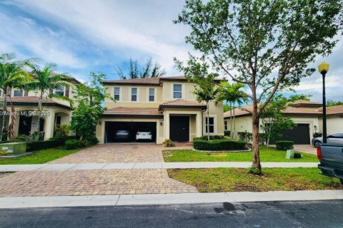 House in Homestead, Florida 6 bedrooms, 282.42 sq.m. № 1956842 - photo 21