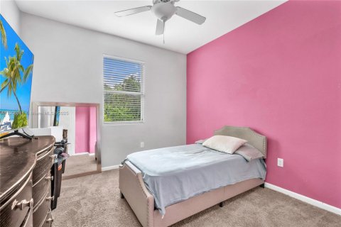 House in Homestead, Florida 6 bedrooms, 282.42 sq.m. № 1956842 - photo 12