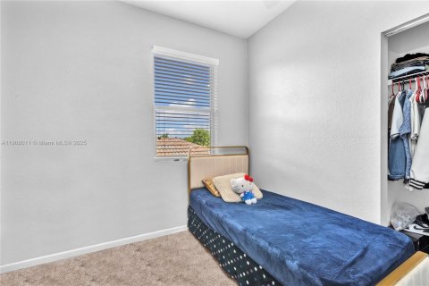 House in Homestead, Florida 6 bedrooms, 282.42 sq.m. № 1956842 - photo 11