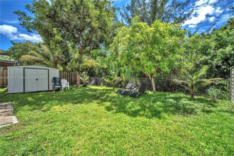 House in Homestead, Florida 6 bedrooms, 282.42 sq.m. № 1956842 - photo 19