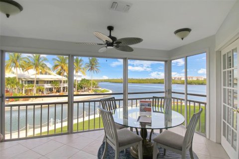 Condo in Sarasota, Florida, 2 bedrooms  № 931224 - photo 15
