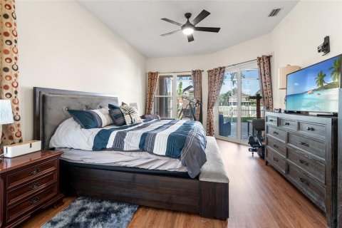 House in Tampa, Florida 5 bedrooms, 301.75 sq.m. № 1886332 - photo 16