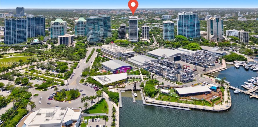 Condominio en Miami, Florida, 2 dormitorios  № 2061301