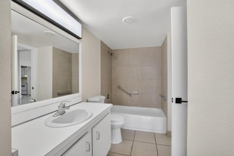 Купить кондоминиум в Лодерхилл, Флорида 3 комнаты, 90.3м2, № 2086276 - фото 16