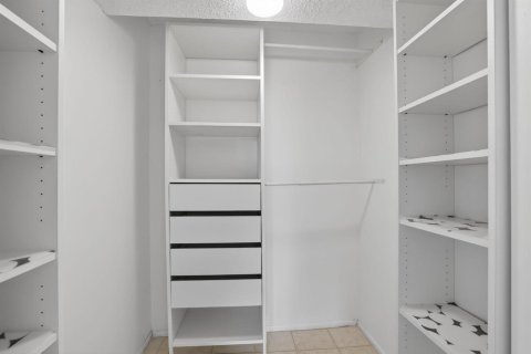 Купить кондоминиум в Лодерхилл, Флорида 3 комнаты, 90.3м2, № 2086276 - фото 19