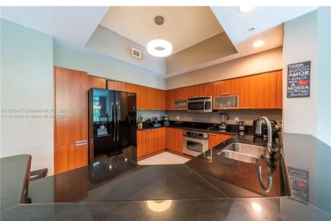 Condo in North Miami, Florida, 3 bedrooms  № 1828674 - photo 12