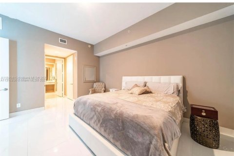 Condo in North Miami, Florida, 3 bedrooms  № 1828674 - photo 8