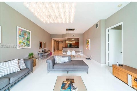 Condo in North Miami, Florida, 3 bedrooms  № 1828674 - photo 1